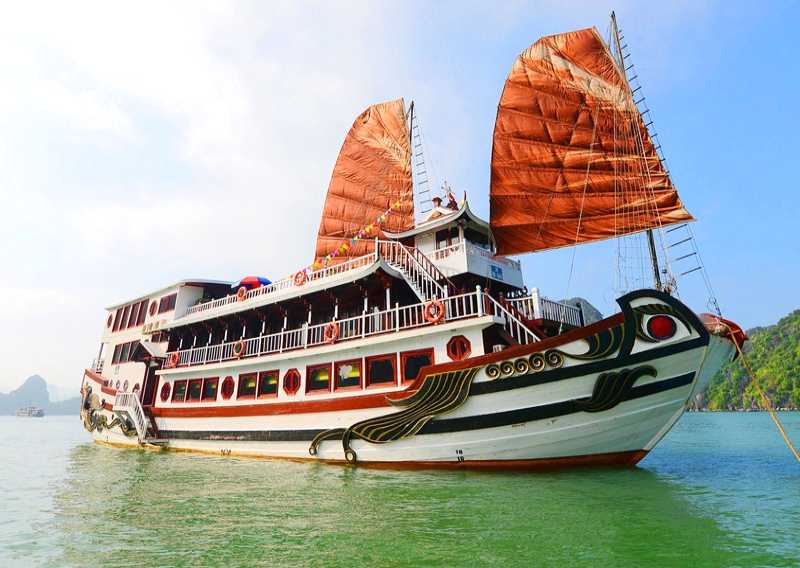 Halong Bay – review of the Royal Palace Cruise