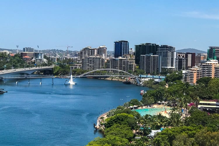 South Bank, Brisbane - 👀 Views of Brisbane! 🍃 South Bank Parklands covers  17 hectares of riverfront land. The green space a contrast to Brisbane City  opposite with Brisbane River in between