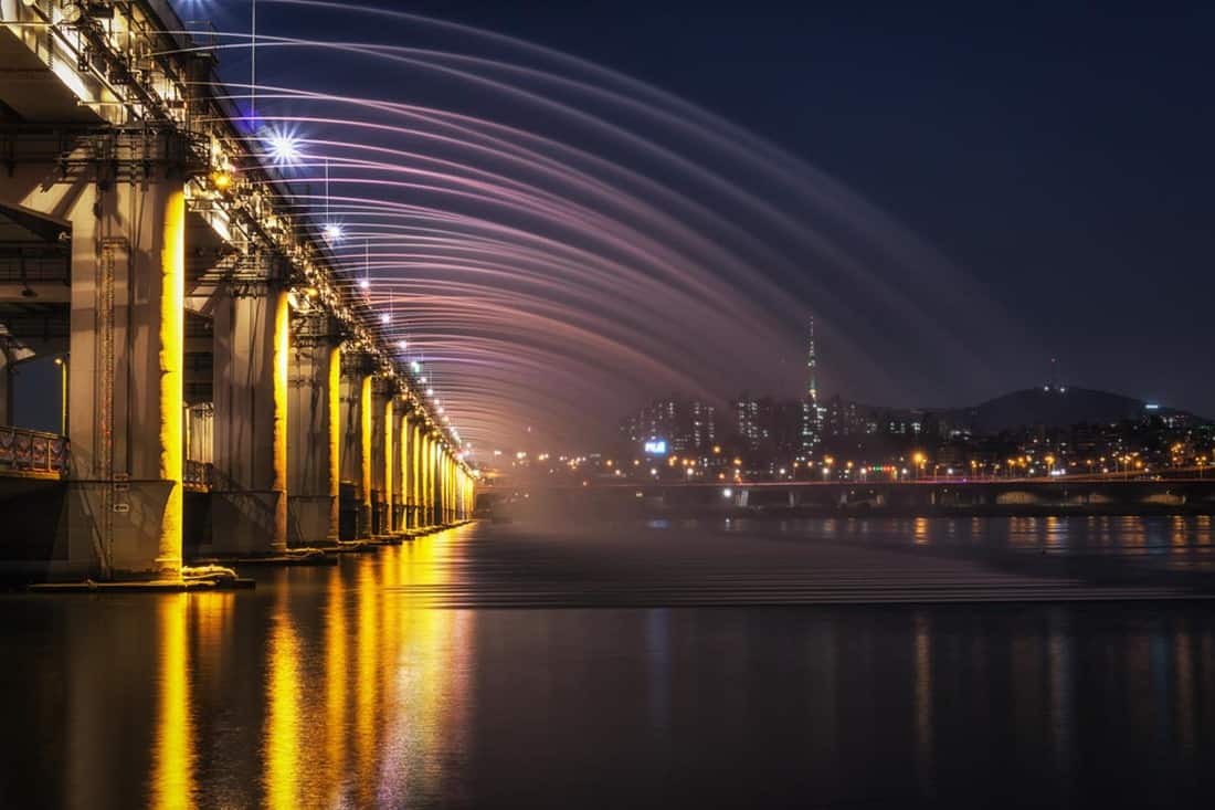 Banpo Bridge Rainbow Fountain